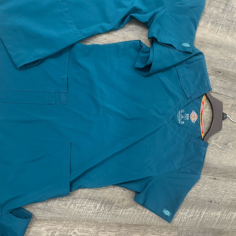 Dickies Teal Scrub Top and Pants Set